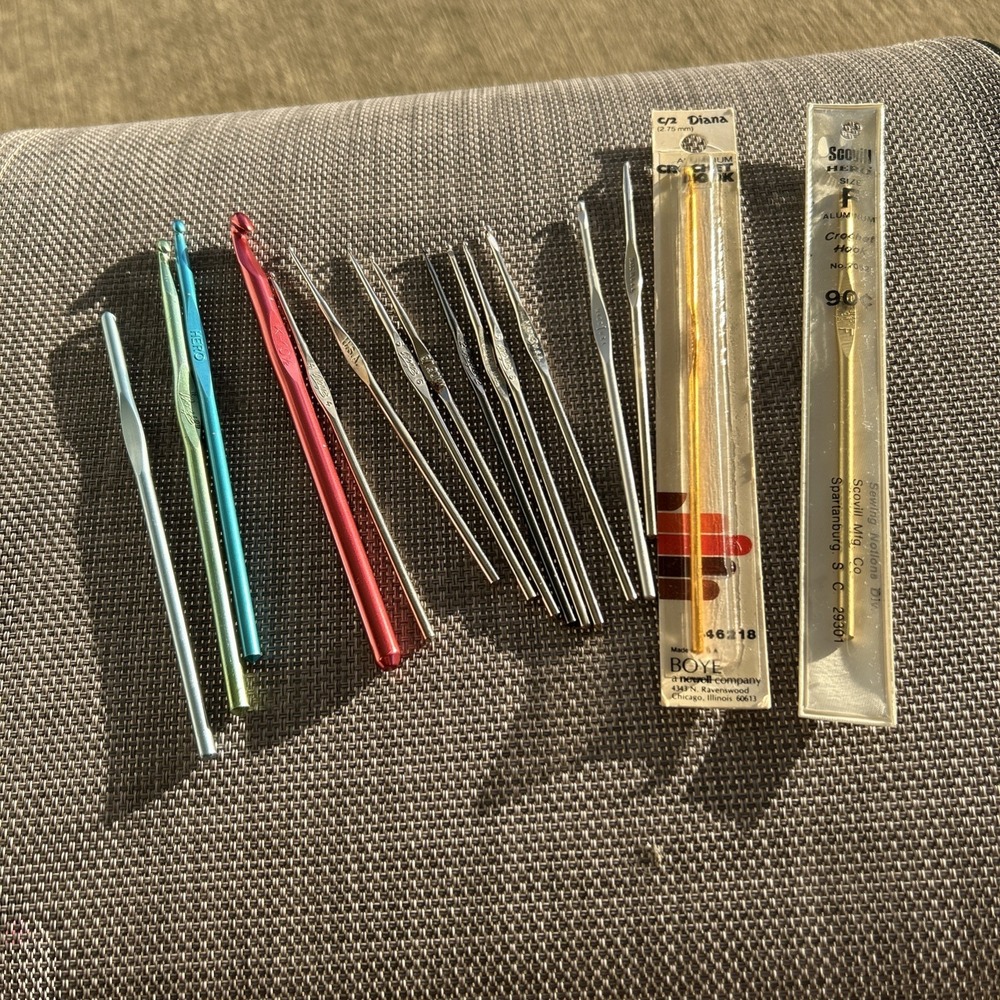 Crochet Hooks Boye Hero Aluminum Metal Multiple Sizes Lot of 16 Notions Sewing